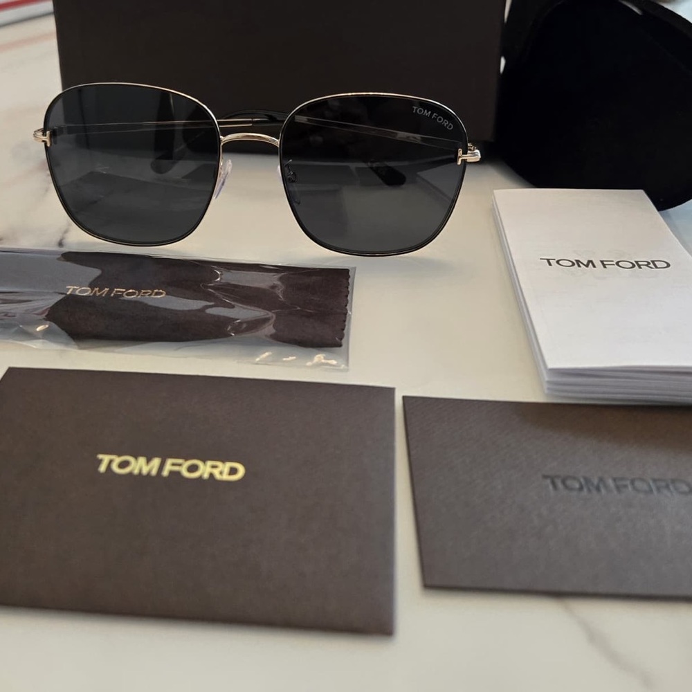 TomFord Grey Blue Square Unisex Sunglasses FT0888-K WITH ADJUSTABLE NOSE PADS